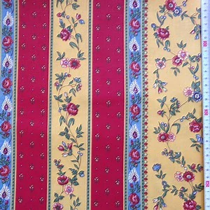 Stof látka kytička s pruhem červená šíře 160 cm