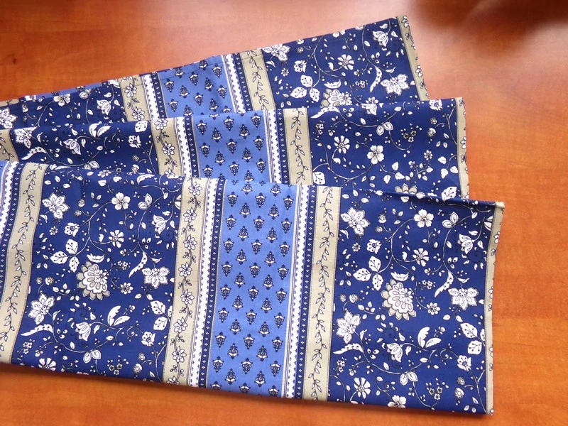 Veronika ubrus obdélníkový 140 x 120  cm modrý pruh s kytičkou 